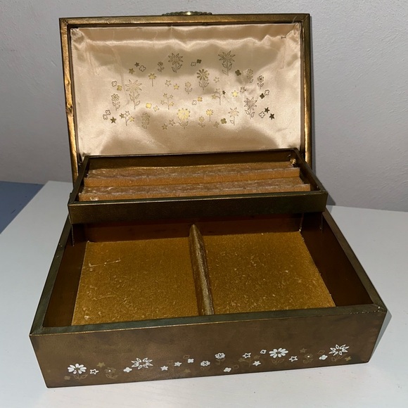 Vintage Floral Jewelry Box - Picture 2 of 10